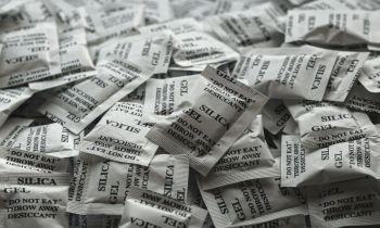 This hack comes courtesy of Andre the Farmer, who posted a quick TikTok showing how silica gel packs can keep seeds fresh.