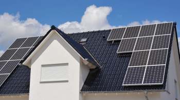 One homeowner in Maine proved that solar panels are still able to produce plenty of energy even in the winter.