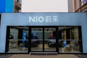 A NIO showroom with two EVs inside.