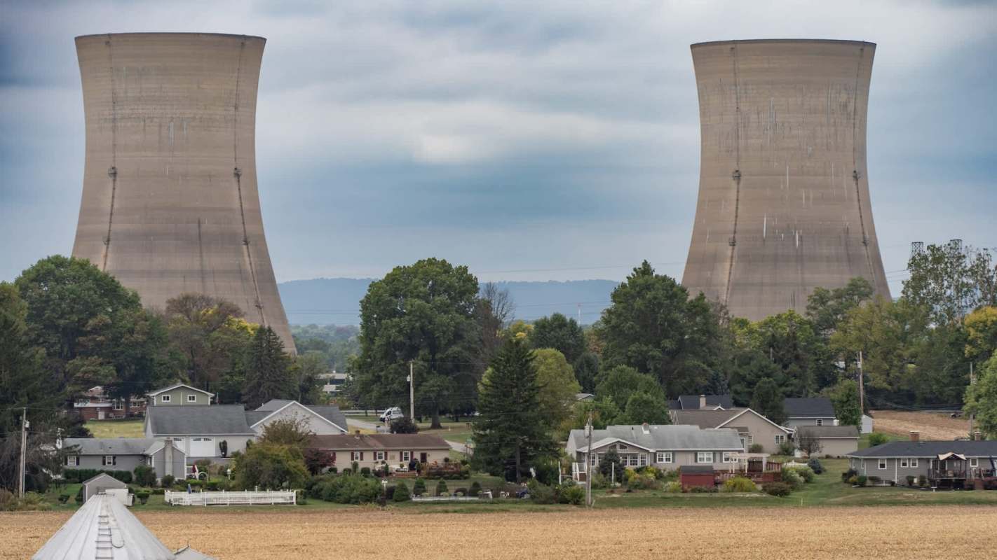 A nuclear power plant in an American neighbourhood.