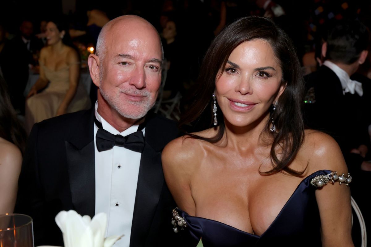 Jeff Bezos and Lauren Sánchez Bezos at a social event.
