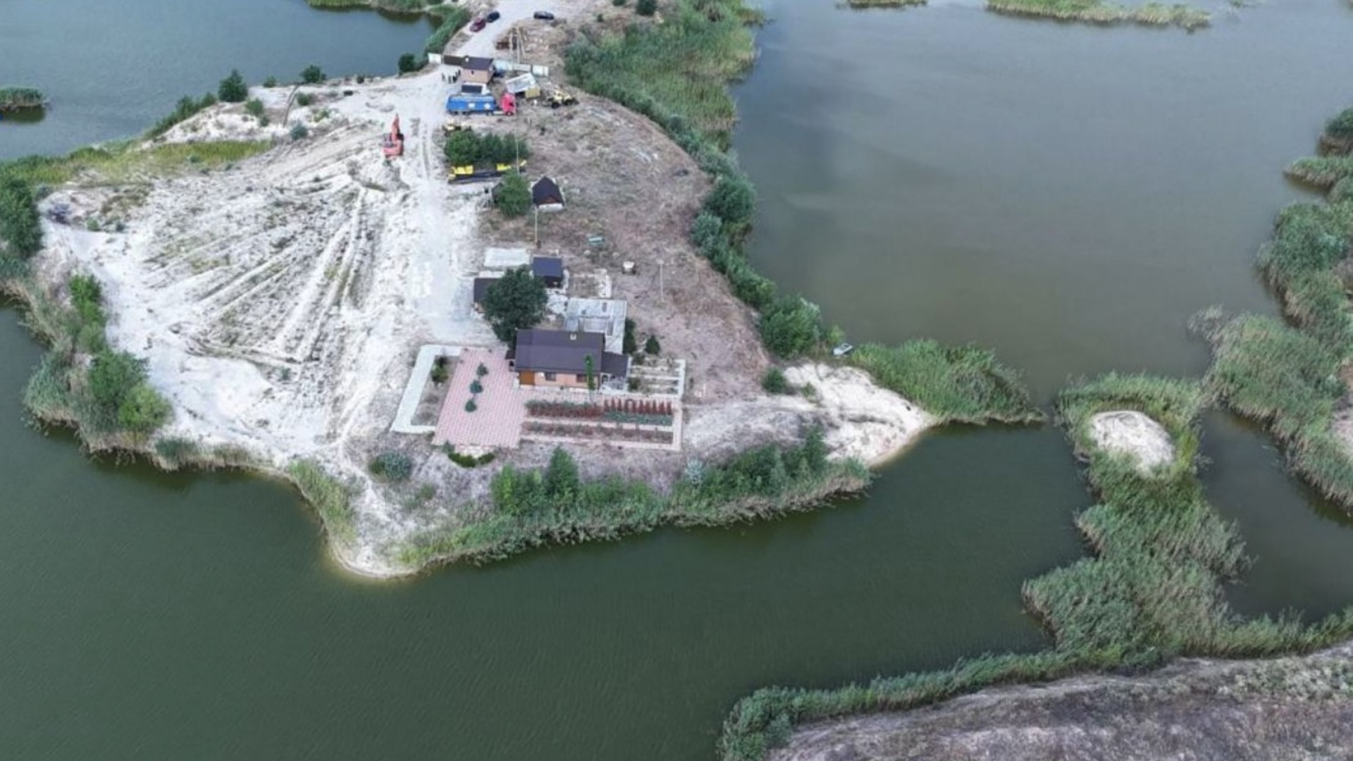 Entrepreneur causes potential 'billions in losses' for state after illegally extracting sand
