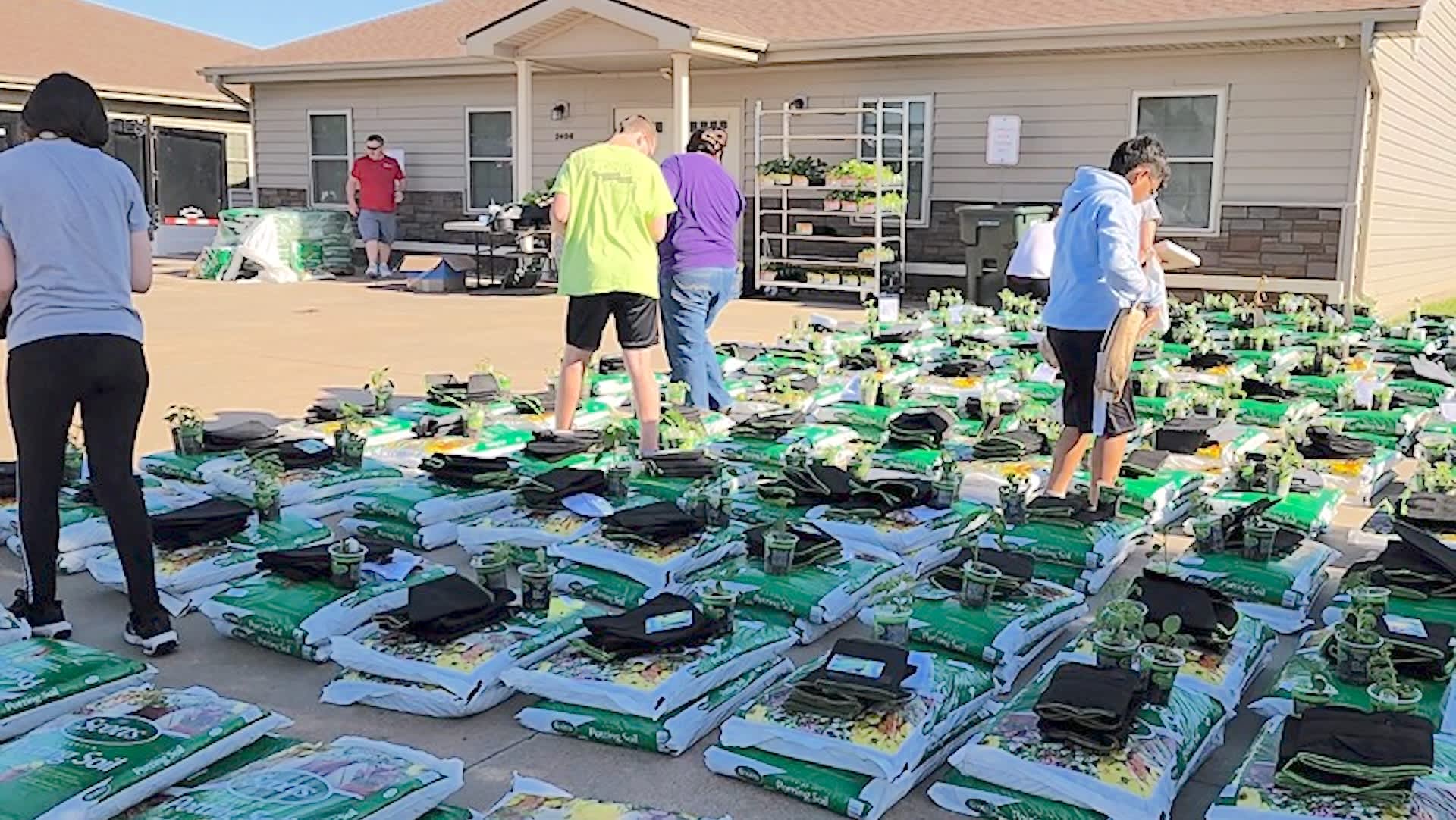 Kansas program gives low-income and elderly residents gardening kits to grow their own food