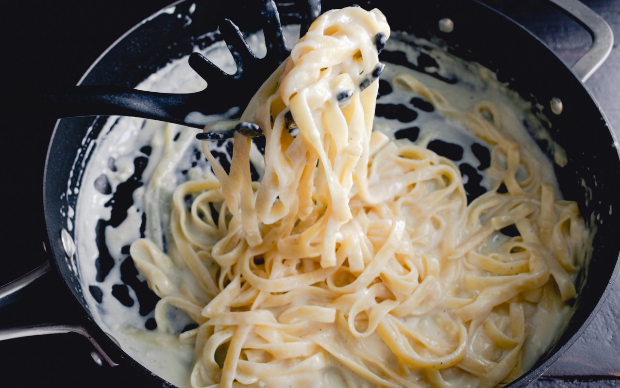 Pasta in alfredo sauce.