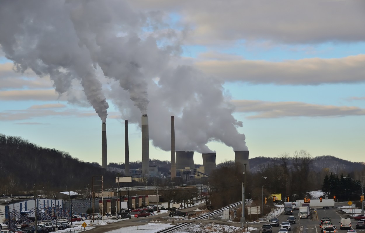 A coal power plant emits smoke into the sky.