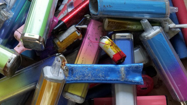 A pile of colorful vapes and e-cigarettes.