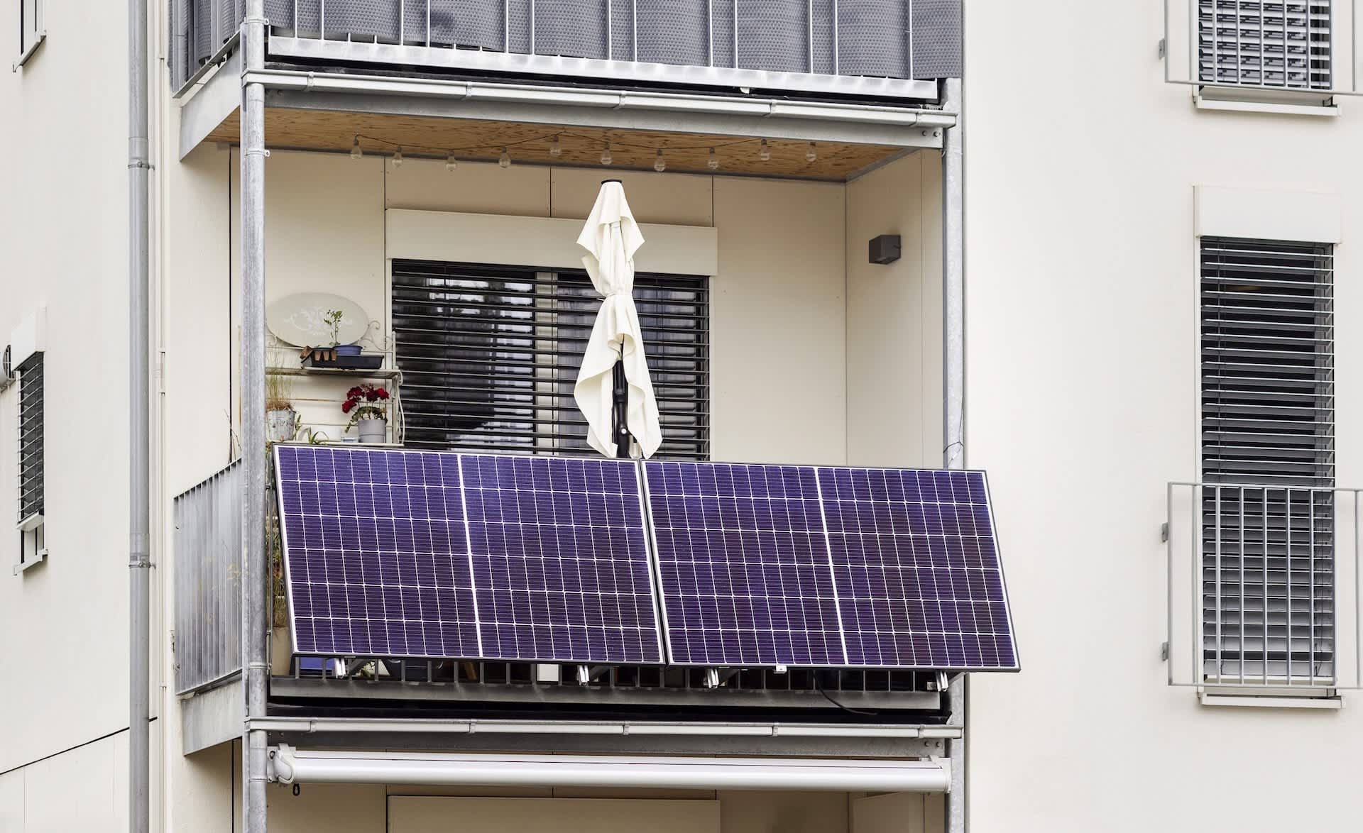 New Yorkers in apartments could soon plug solar panels into their wall outlets to cut bills