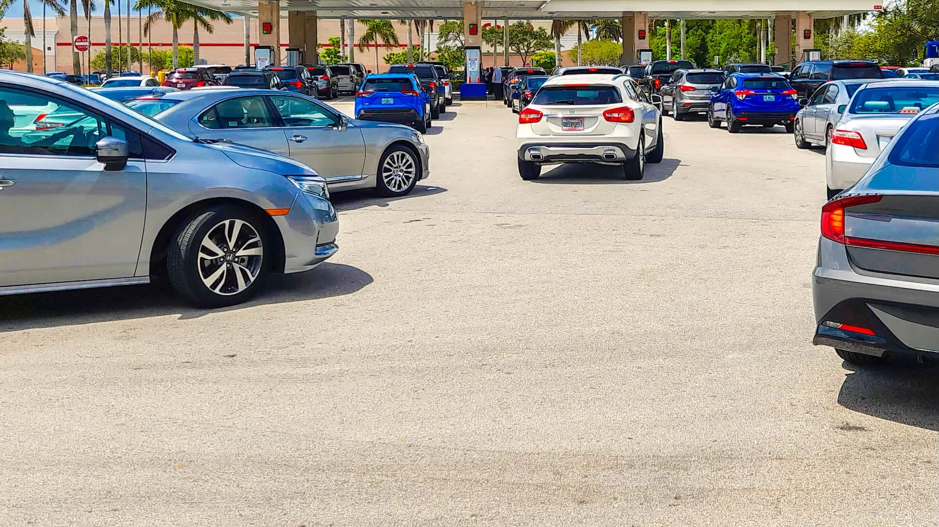 Woman hears gas could go up 'tomorrow,' then pulls into a Sam's Club line packed...