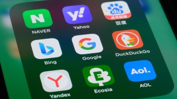 A smartphone screen displaying various search engine app icons.