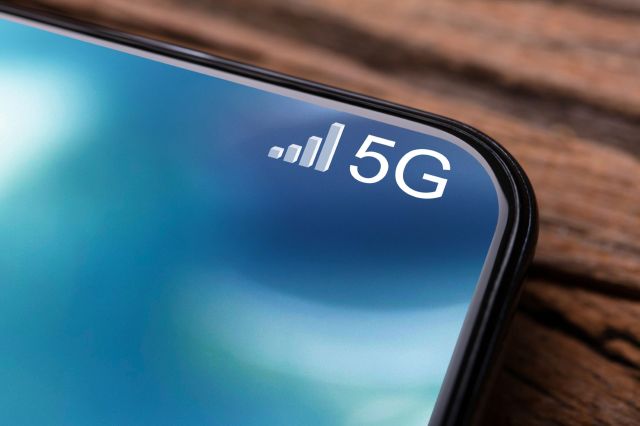 A phone connected to 5G.