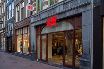 An H&M storefront.