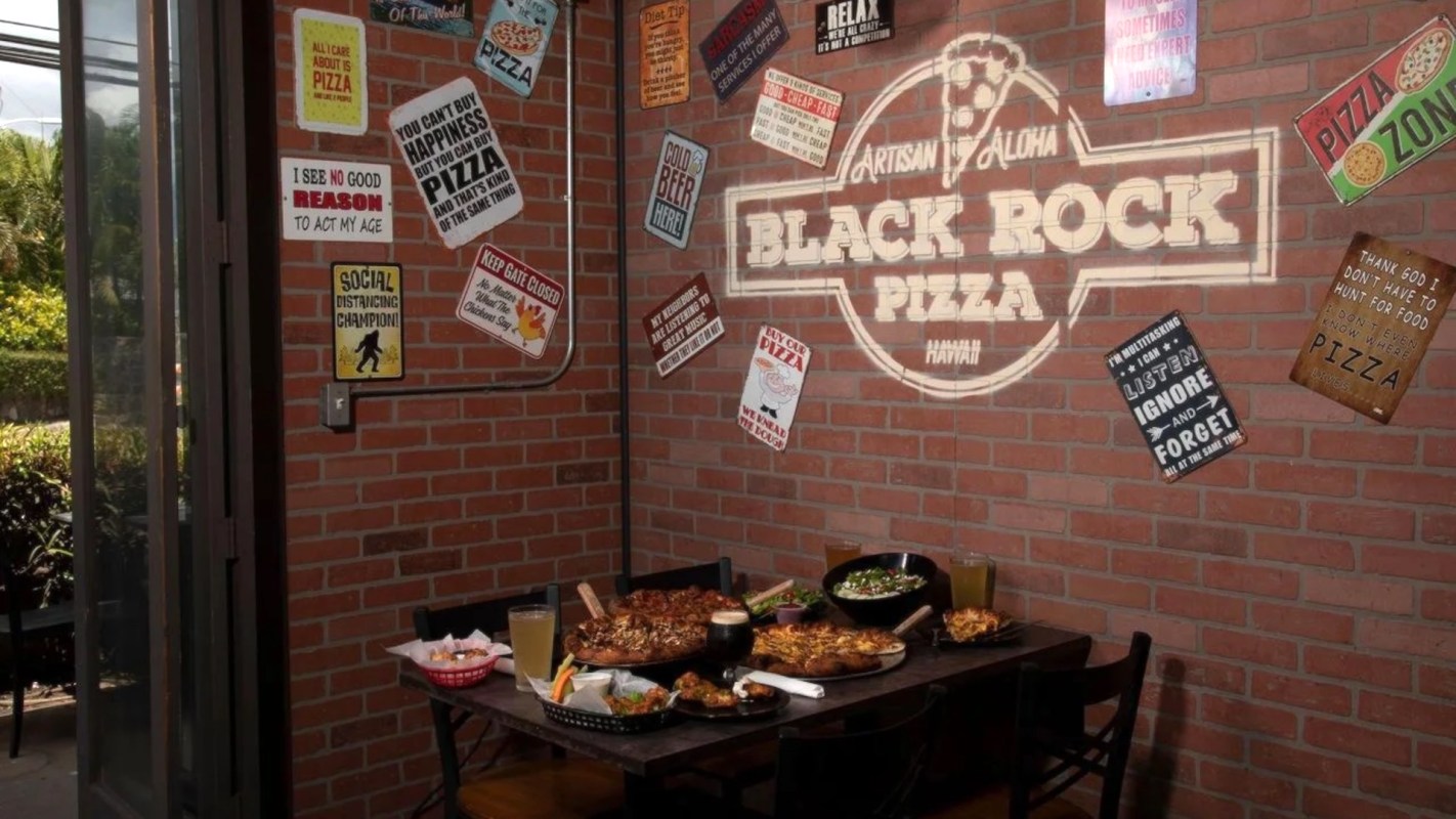 A table at Black Rock Pizza.