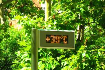 A digital display shows a temperature reading of +39°C.