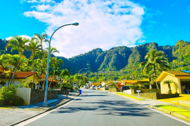 A residential street in Hawaiʻi.