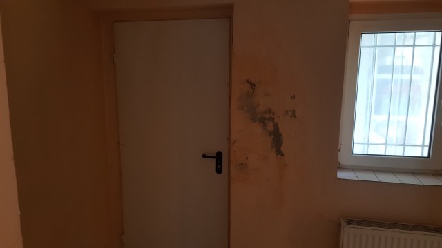 A room with peeling paint.