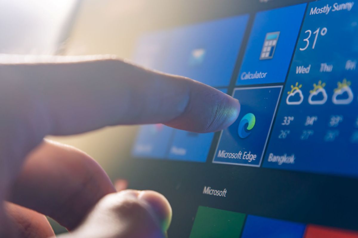 A person using Microsoft Edge.