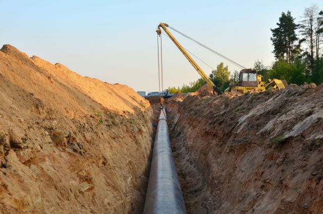 Installing a natural gas pipeline.