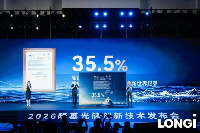 A Longi presentation showcasing a record of 35.5%.