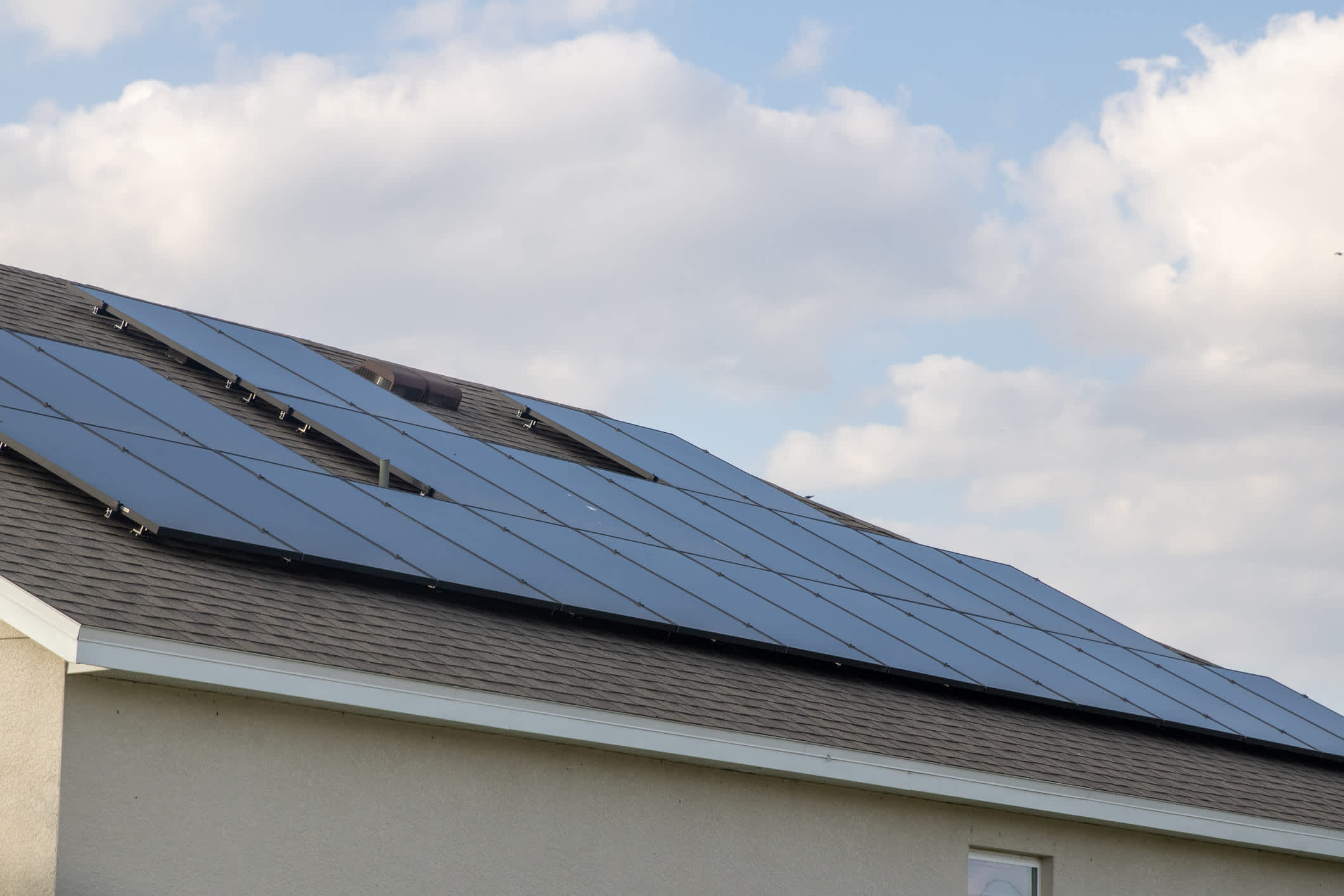 Louisiana parish halts new solar, battery projects for 2 years after homeowners pack meetings