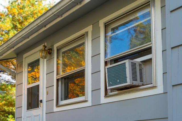 A window AC unit.