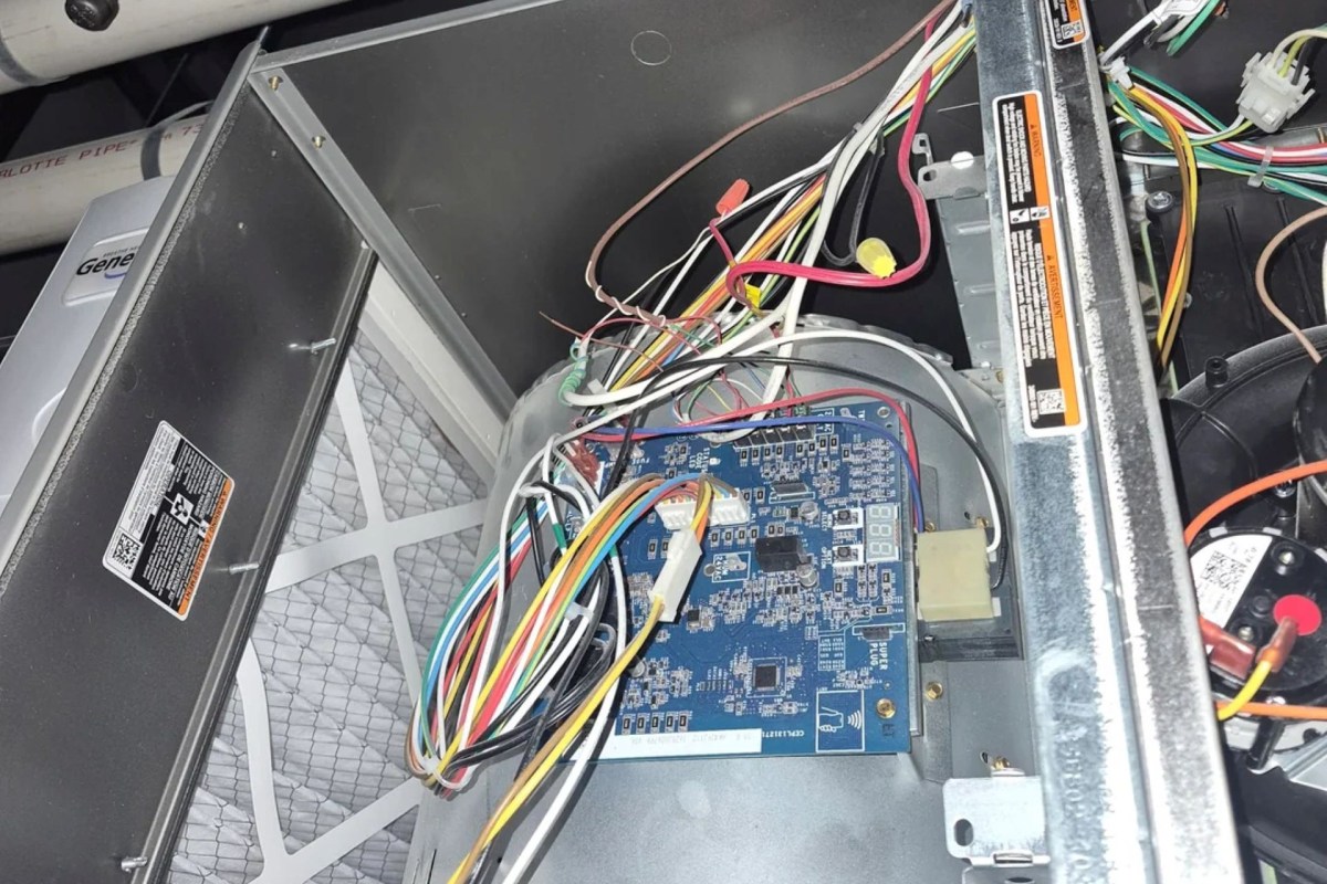 A Heil system and wires.