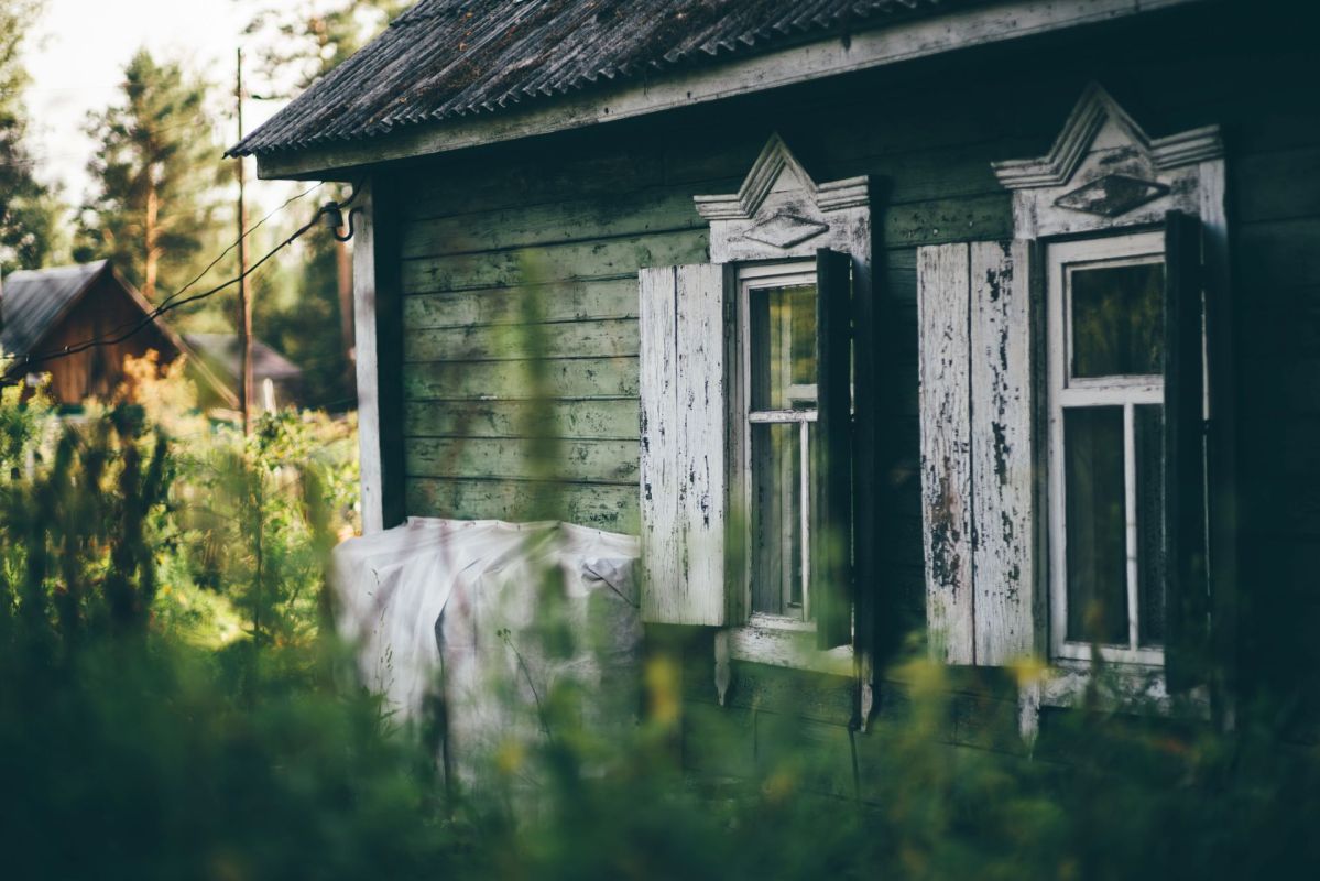 An abandoned home.