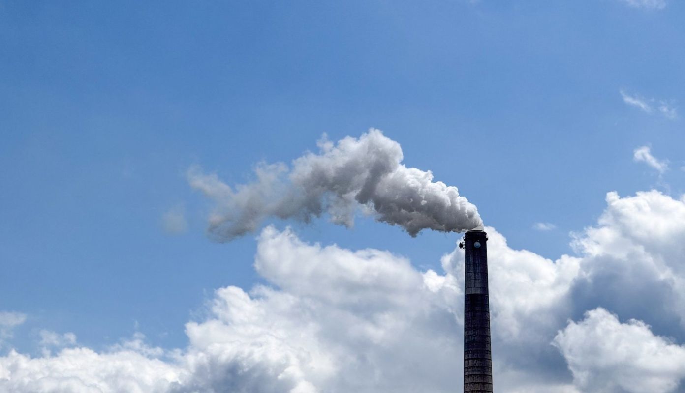 A smokestack releasing air pollution.