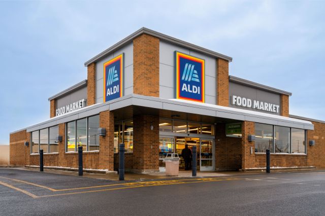 An Aldi storefront.