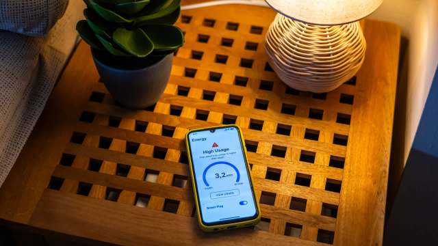 A smartphone with an energy usage alert.