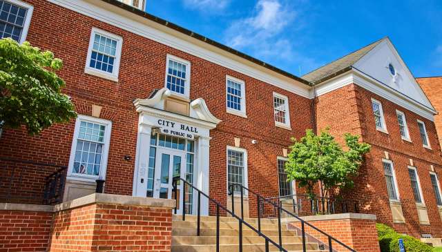 A brick City Hall building.