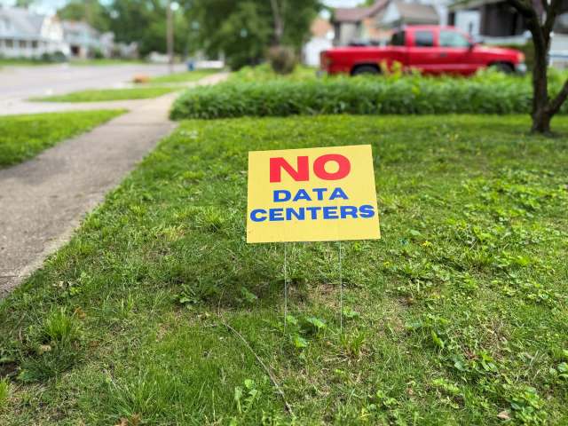 A "No Data Center" sign on a front lawn.