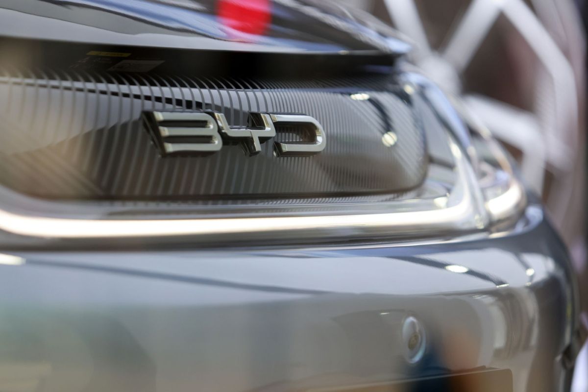 A BYD logo on the front of a car.