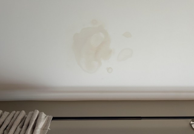 A ceiling with water stains.