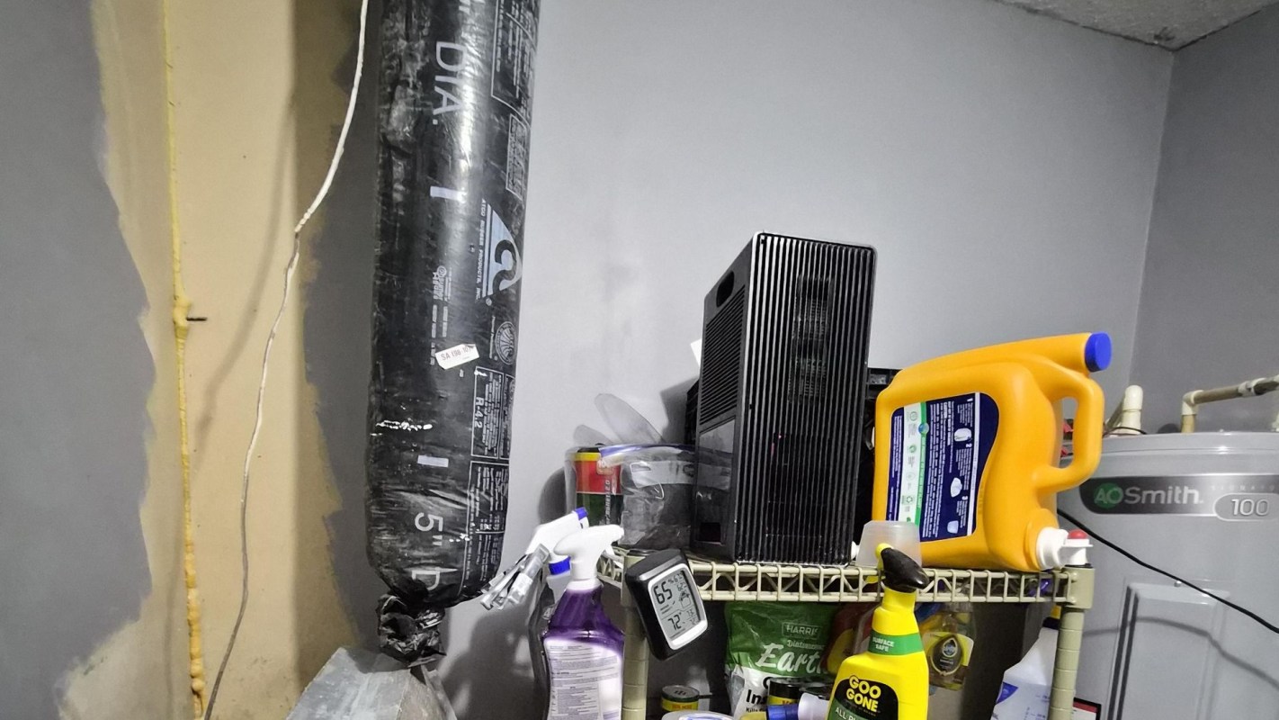 A tied-off duct.