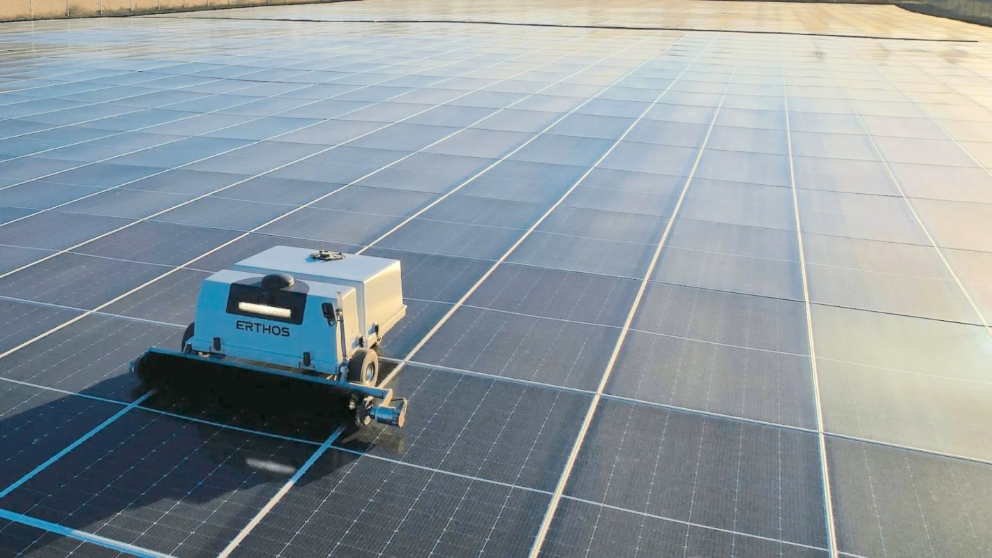 An Erthos robot cleaning ground-mounted solar panels.