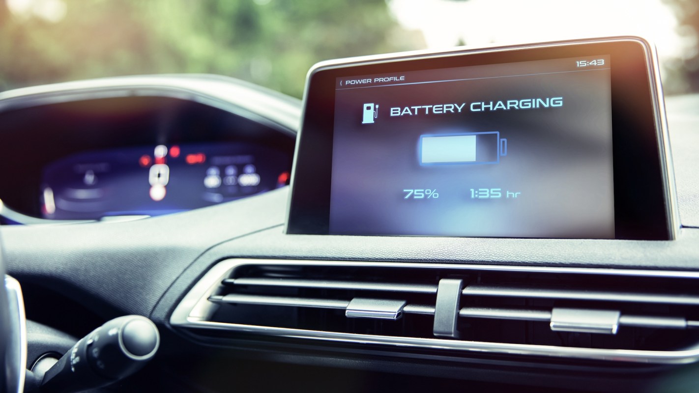 A car dashboard display shows a battery charging status at 75% with an estimated time of 1 hour and 35 minutes.