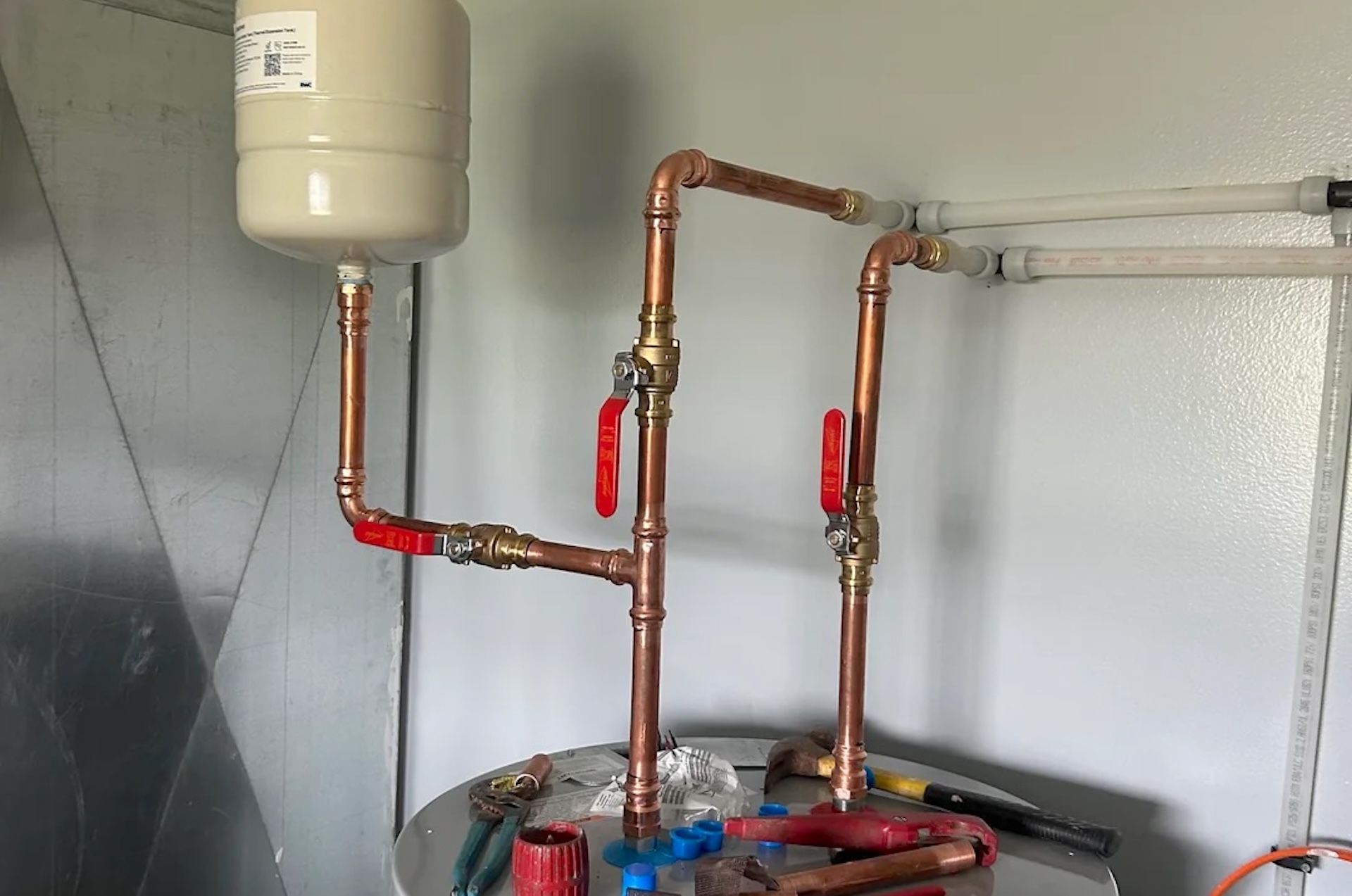 Plumbers roast DIY water heater install over unsupported expansion tank, extra valve