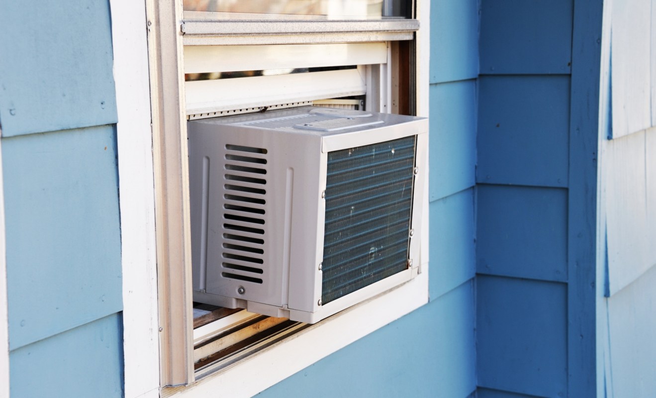 A window AC unit.