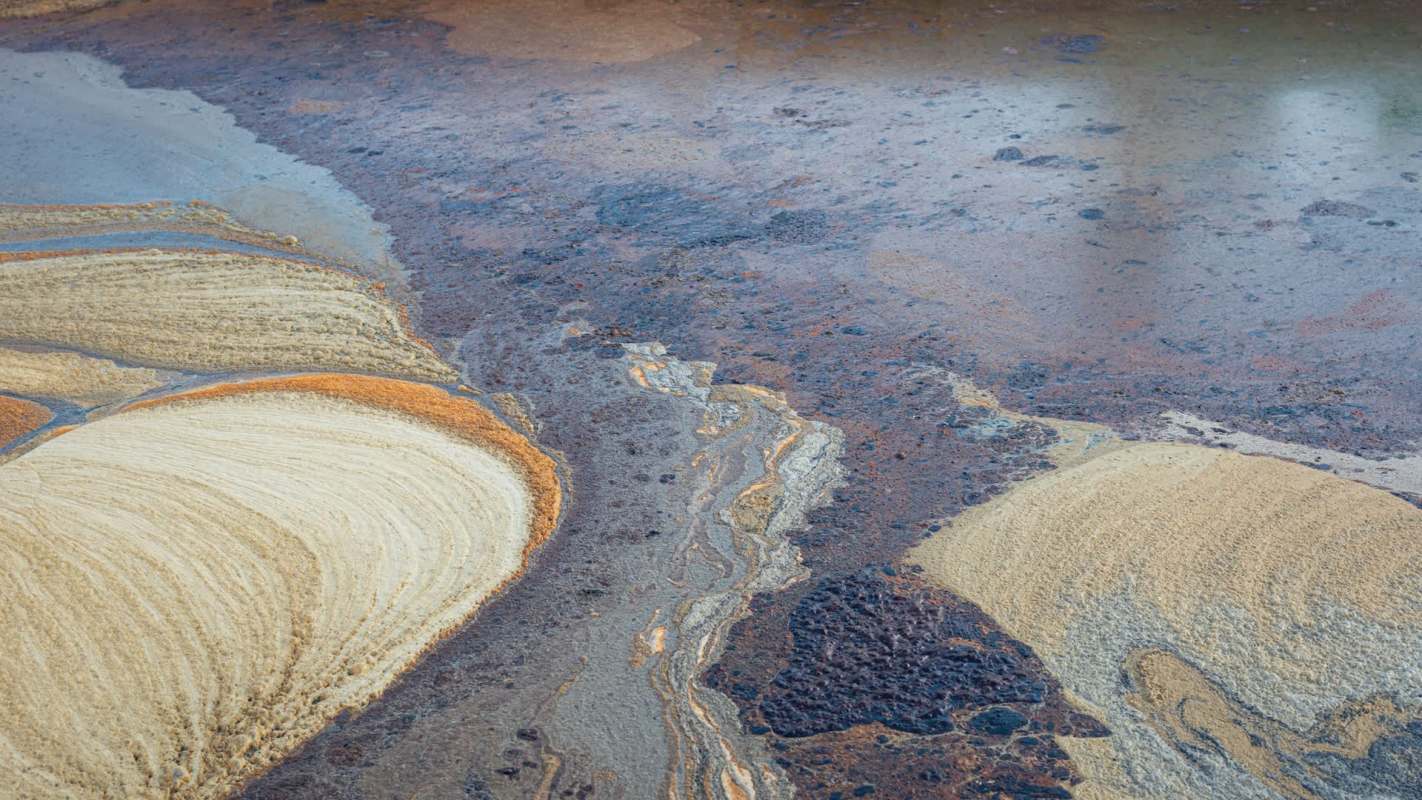 An oil spill in water.