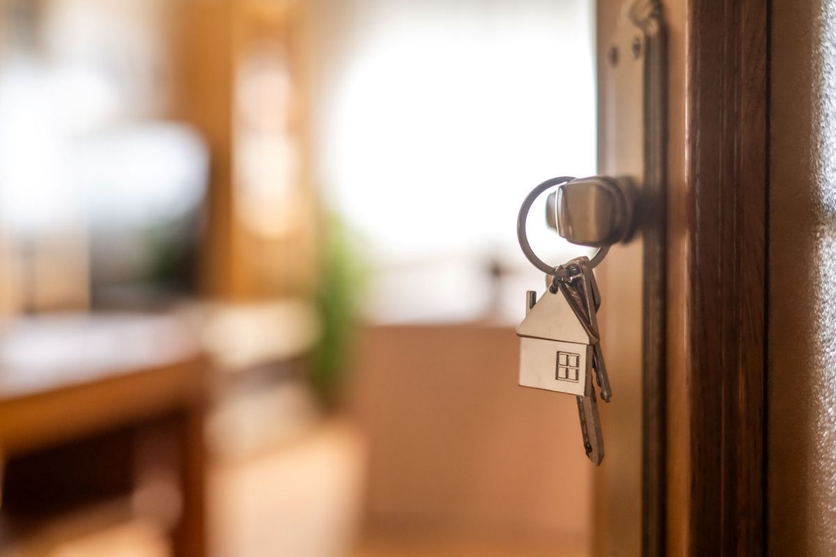 House keys hanging from a door.