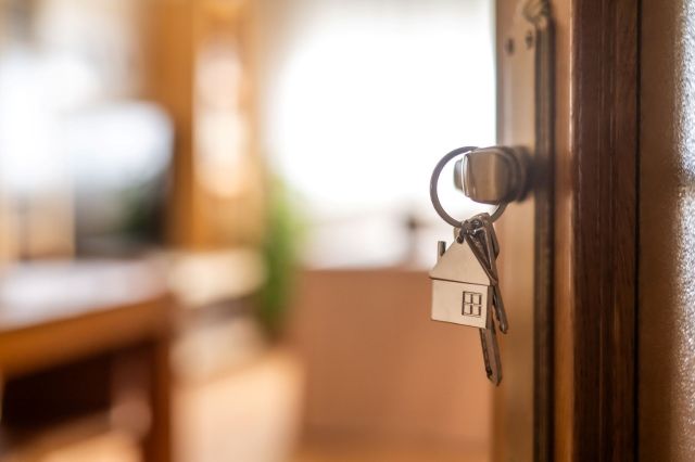 House keys hanging from a door.