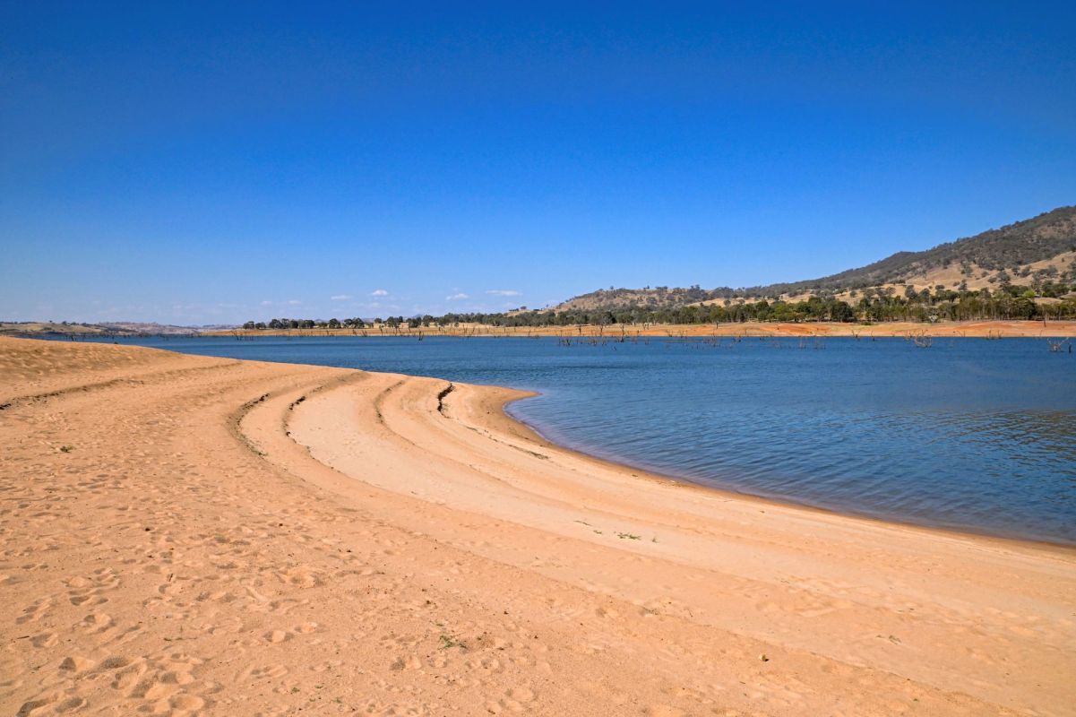 Low levels of water at a lake.