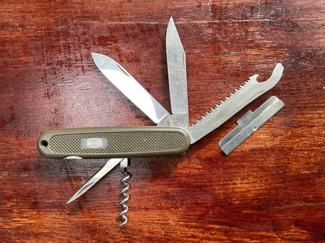 A penknife.