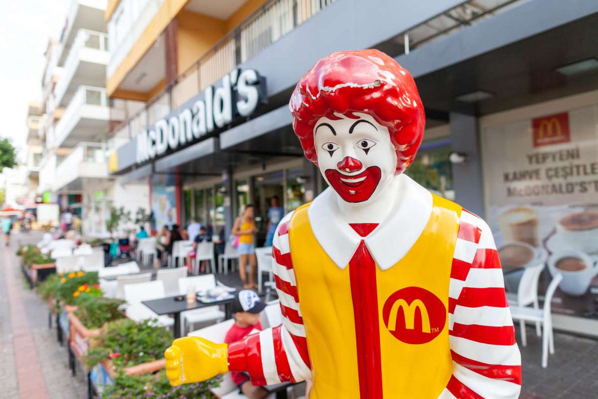 A Ronald McDonald statue at a McDonald's.