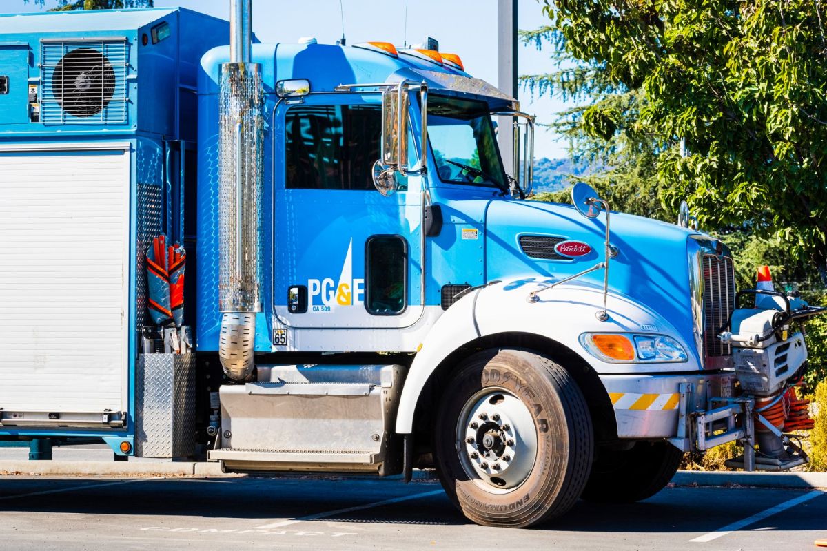 A PG&E service vehicle.