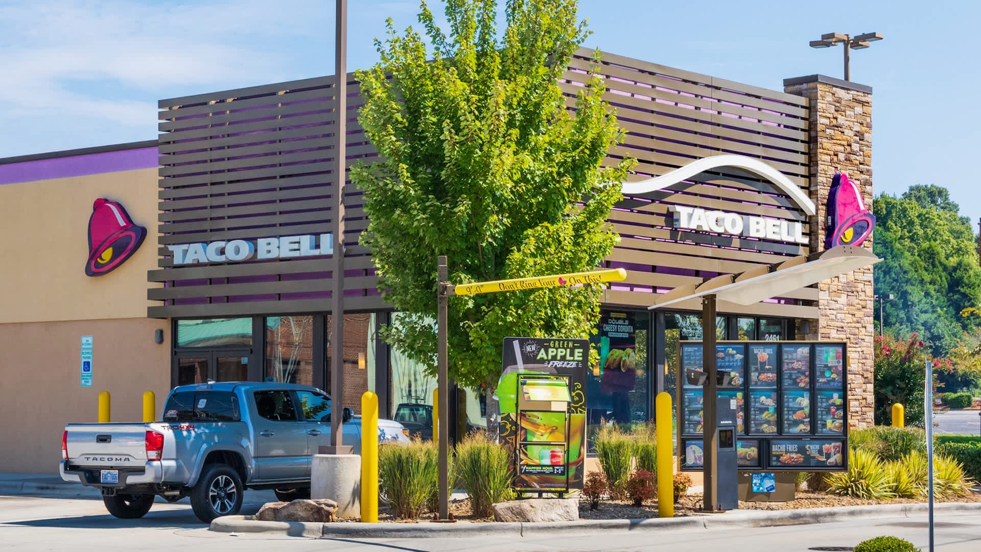 Taco Bell app change frustrates vegan customers who relied on an easy dairy-free...