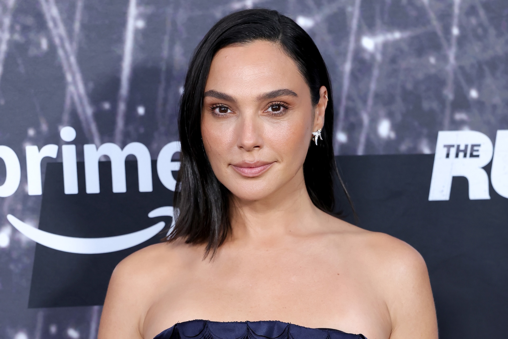 Gal Gadot défend les décors créés par IA dans un film sur le Bitcoin et affirme que la SAG a demandé des directives