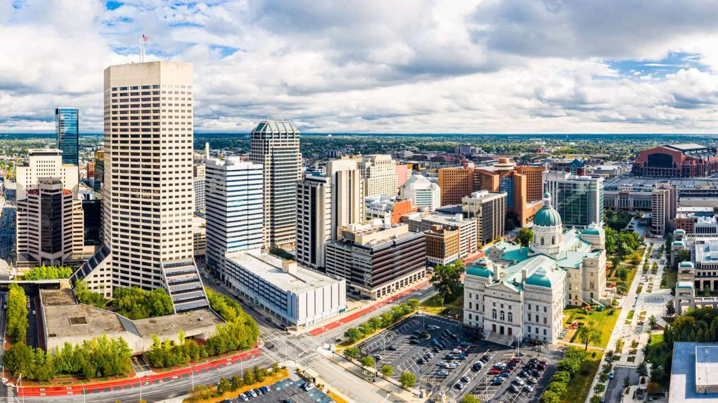 Indianapolis downtown and state house building.
