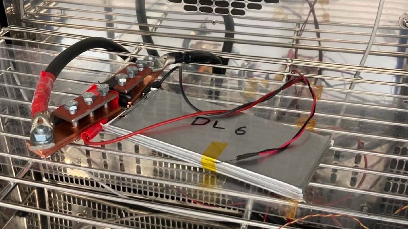 A Donut Lab battery pack.