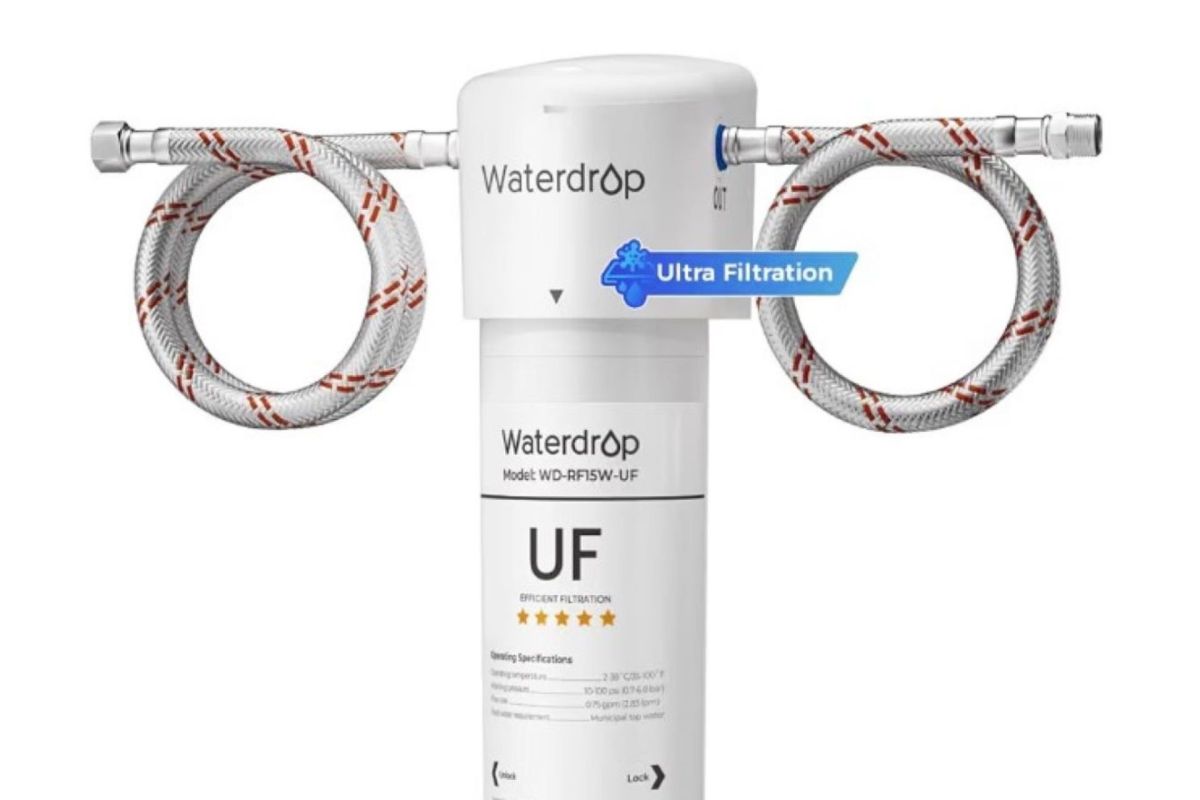 a water filter with tubes on each side
